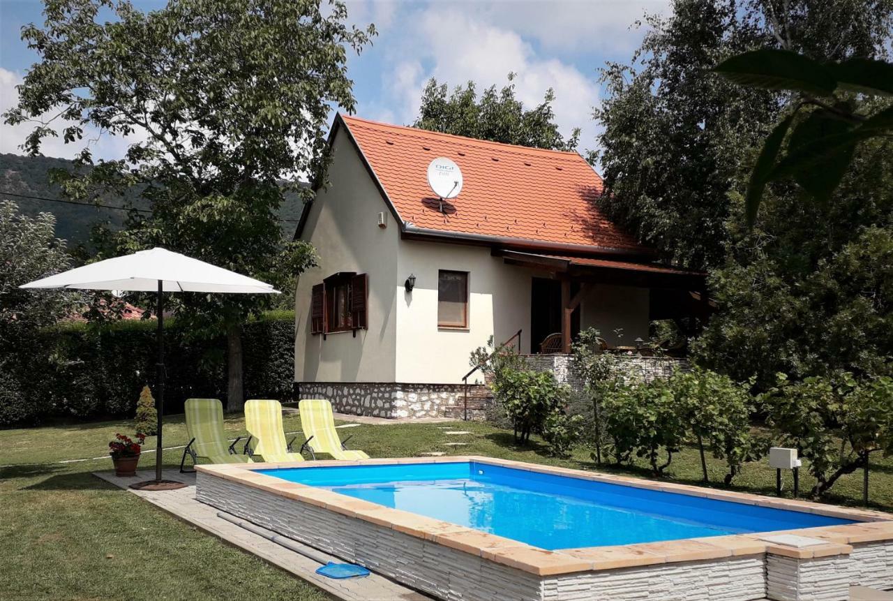 Cseresznyevirag Vendeghazak Kovagoszolos Exterior photo